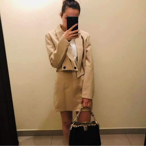 Dresses & Skirts - Elegant Tan Women's Blazer ♥️